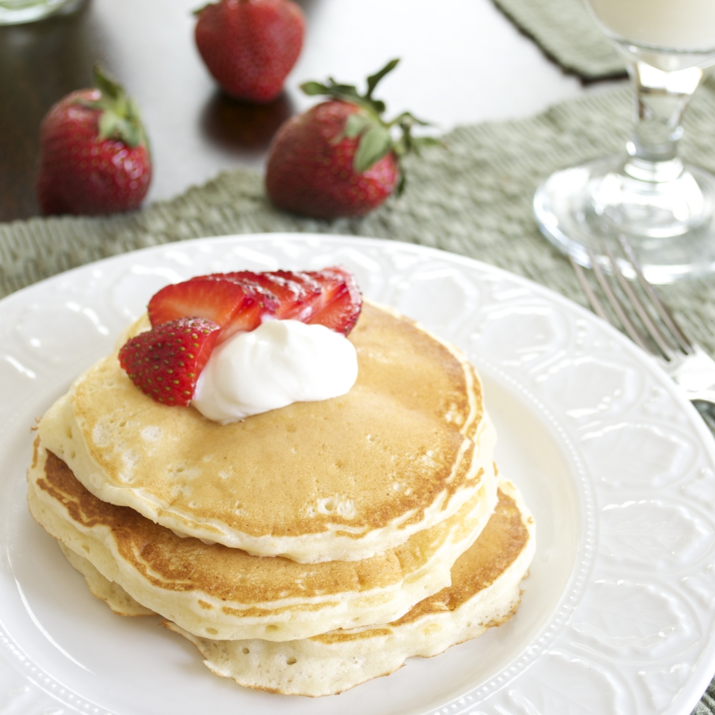 Strawberries and Cream Cheesecake Pancakes