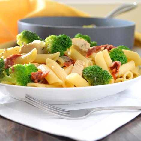 Penne with Chicken, Broccoli, and Sun dried Tomatoes